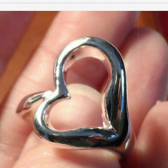Nwt Infinity HEART RING 6-7 Silver plated Trendy! Open front adjustable size - Picture 1 of 4